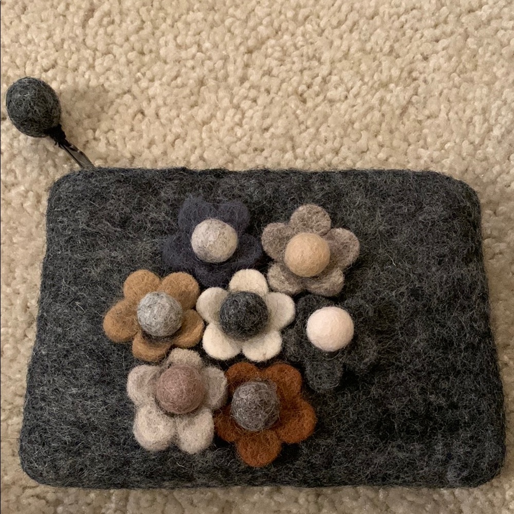 Wild Woolies 100% Wool Flower Power Gray Coin Purse Wallet NWOT